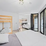 アパート In With Sea Views *
