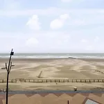 アパート In With Sea Views *